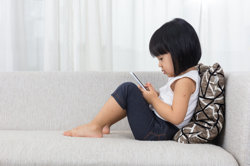 Mum, Ketahui 6 Bahaya Penggunaan Gadget Bagi Anak